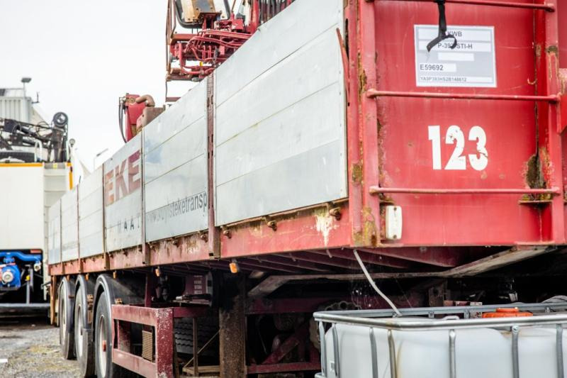 Kwb KRAAN/CRANE/GRUE/KRAN - KENNIS 16 TON/M(3xhydr.) - Semirremolque plataforma/ Caja abierta: foto 5 Kwb KRAAN/CRANE/GRUE/KRAN - KENNIS 16 TON/M(3xhydr.) - Semirremolque plataforma/ Caja abierta: foto 5