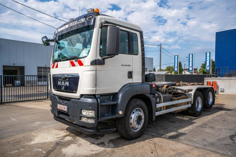 MAN TGS 28.360 BL+INTARDER+10 Pneus/tires - Camión multibasculante: foto 1 MAN TGS 28.360 BL+INTARDER+10 Pneus/tires - Camión multibasculante: foto 1