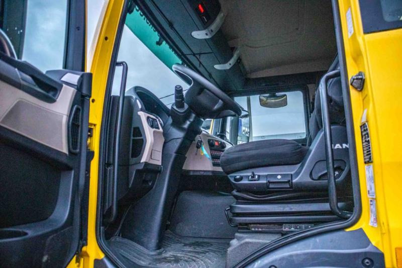 Foto del interior 1: Camión caja abierta, Camión grúa MAN TGS 35.460 BL - KENNIS 16R/3 Foto del interior 1: Camión caja abierta, Camión grúa MAN TGS 35.460 BL - KENNIS 16R/3