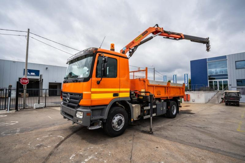 Mercedes ACTROS 1832 K + Palfinger 10 t/m - Camión volquete, Camión grúa: foto 1 Mercedes ACTROS 1832 K + Palfinger 10 t/m - Camión volquete, Camión grúa: foto 1