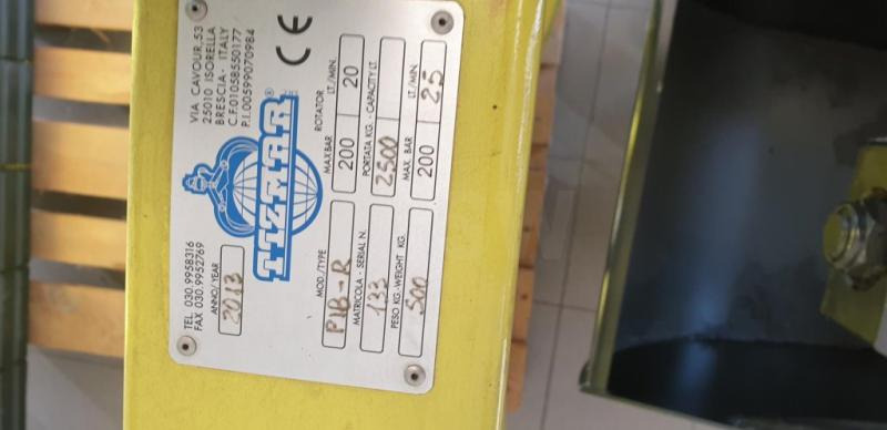 TIZMAR PIBR - HYDR. GRIJPER 2500 KG - Pinza: foto 2 TIZMAR PIBR - HYDR. GRIJPER 2500 KG - Pinza: foto 2