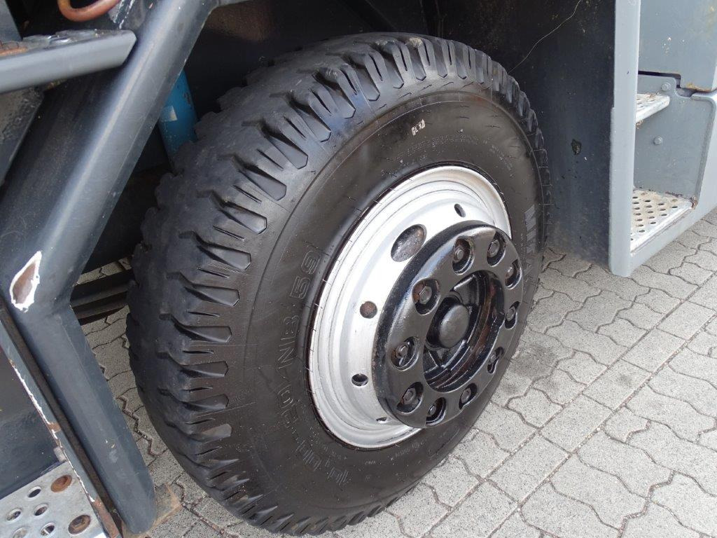 Kalmar TTX182A - Strassenzulassung - Tractor industrial: foto 2 Kalmar TTX182A - Strassenzulassung - Tractor industrial: foto 2