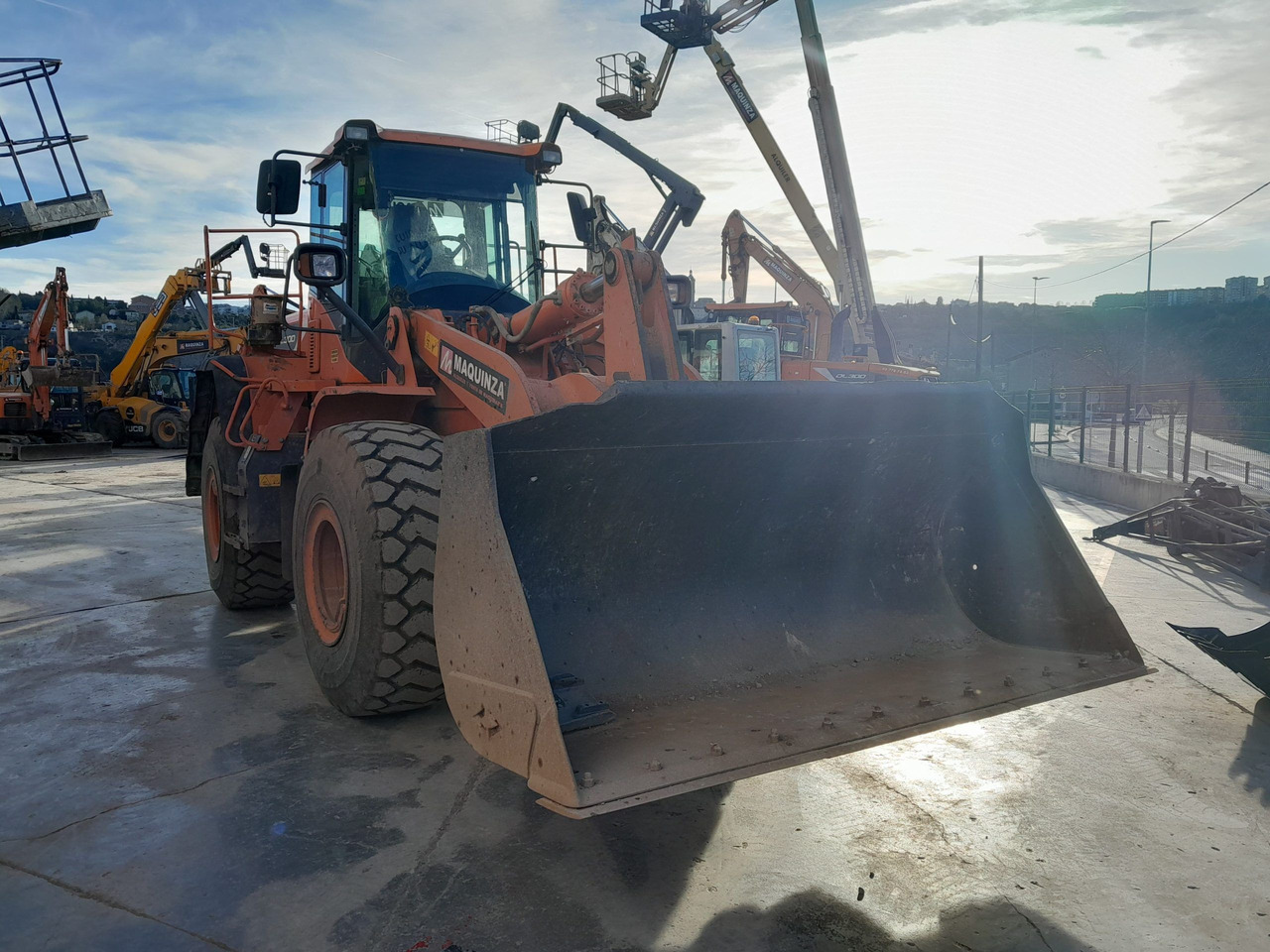 DOOSAN DL300 L/AUX - Cargadora de ruedas: foto 2 DOOSAN DL300 L/AUX - Cargadora de ruedas: foto 2