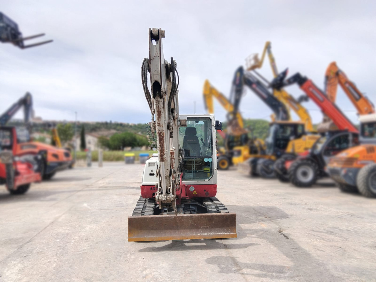 TAKEUCHI TB250 - Miniexcavadora: foto 4 TAKEUCHI TB250 - Miniexcavadora: foto 4