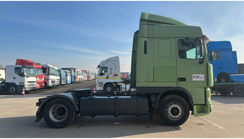 DAF XF 95.430 (EURO 2 / MANUAL PUMP / POMPE MANUELLE / BOITE MANUELLE) - Cabeza tractora: foto 2 DAF XF 95.430 (EURO 2 / MANUAL PUMP / POMPE MANUELLE / BOITE MANUELLE) - Cabeza tractora: foto 2