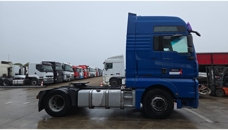 MAN TGA 18.410 (864.000 KM / MANUAL PUMP / MANUAL GEARBOX / RETARDER / POMPE MANUELLE) - Cabeza tractora: foto 4 MAN TGA 18.410 (864.000 KM / MANUAL PUMP / MANUAL GEARBOX / RETARDER / POMPE MANUELLE) - Cabeza tractora: foto 4