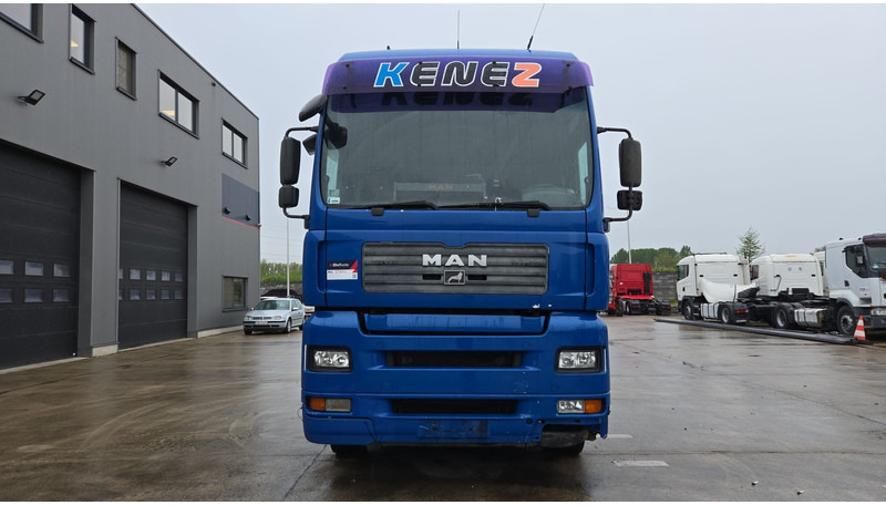 MAN TGA 18.410 (864.000 KM / MANUAL PUMP / MANUAL GEARBOX / RETARDER / POMPE MANUELLE) - Cabeza tractora: foto 2 MAN TGA 18.410 (864.000 KM / MANUAL PUMP / MANUAL GEARBOX / RETARDER / POMPE MANUELLE) - Cabeza tractora: foto 2