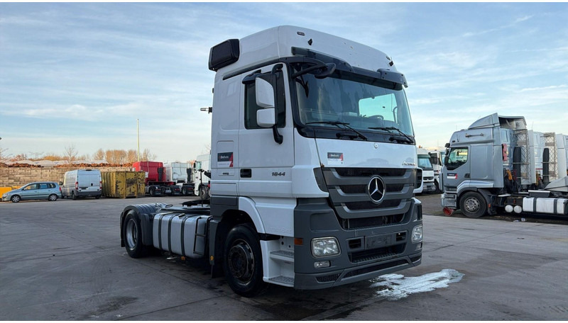 Mercedes-Benz actros 1844 (MP3 / FULL SPOILERS / GOOD CONDITION / BONNE ETAT / LAMES DEVANT / STEEL FRONT) - Cabeza tractora: foto 3 Mercedes-Benz actros 1844 (MP3 / FULL SPOILERS / GOOD CONDITION / BONNE ETAT / LAMES DEVANT / STEEL FRONT) - Cabeza tractora: foto 3