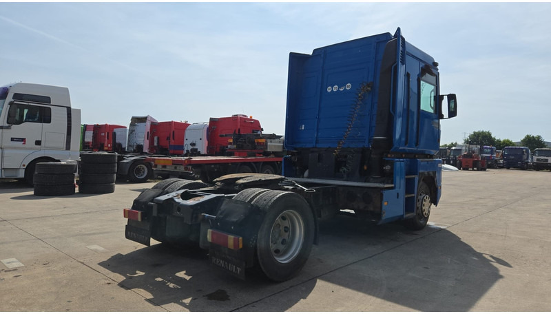 Renault Magnum 430 (POMPE MANUELLE / BOITE MANUELLE / MANUAL PUMP / MANUAL GEARBOX) - Cabeza tractora: foto 5 Renault Magnum 430 (POMPE MANUELLE / BOITE MANUELLE / MANUAL PUMP / MANUAL GEARBOX) - Cabeza tractora: foto 5