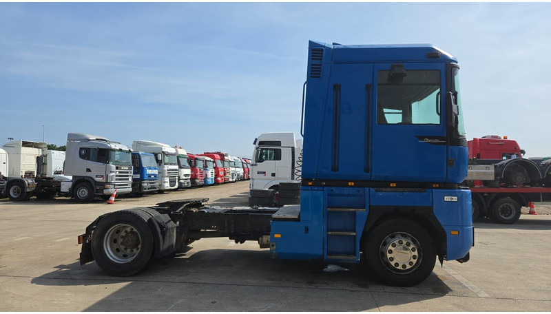 Renault Magnum 430 (POMPE MANUELLE / BOITE MANUELLE / MANUAL PUMP / MANUAL GEARBOX) - Cabeza tractora: foto 4 Renault Magnum 430 (POMPE MANUELLE / BOITE MANUELLE / MANUAL PUMP / MANUAL GEARBOX) - Cabeza tractora: foto 4