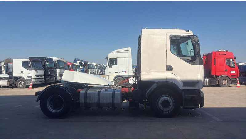 Renault Premium 385 (POMPE MANUELLE / MANUAL PUMP / BOITE MANUELLE / GRAND PONT) - Cabeza tractora: foto 4 Renault Premium 385 (POMPE MANUELLE / MANUAL PUMP / BOITE MANUELLE / GRAND PONT) - Cabeza tractora: foto 4