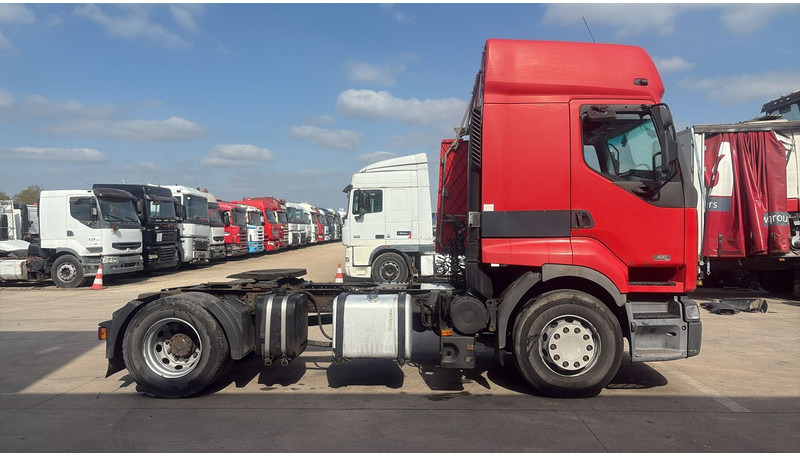 Foto del interior 1: Leasing de Renault Premium 420 (BOITE MANUELLE / MANUAL GEARBOX) Renault Premium 420 (BOITE MANUELLE / MANUAL GEARBOX)