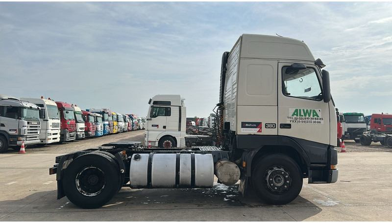 Volvo FH 12.380 (BOITE MANUELLE / MANUAL GEARBOX / EURO 2 / PTO) - Cabeza tractora: foto 3 Volvo FH 12.380 (BOITE MANUELLE / MANUAL GEARBOX / EURO 2 / PTO) - Cabeza tractora: foto 3