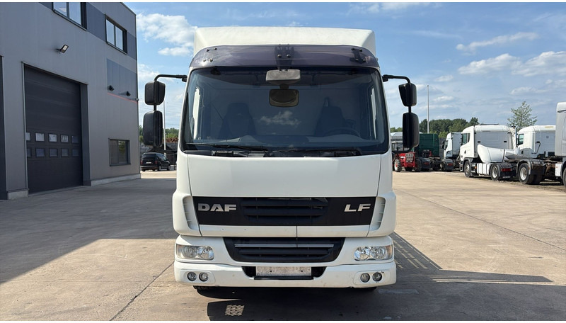 DAF LF 45.210 (EURO 5 / HOLLAND TRUCK / NEW CONSTRUCTION / EURO 5 / PERFECT CONDITION) - Camión portavehículos: foto 2 DAF LF 45.210 (EURO 5 / HOLLAND TRUCK / NEW CONSTRUCTION / EURO 5 / PERFECT CONDITION) - Camión portavehículos: foto 2