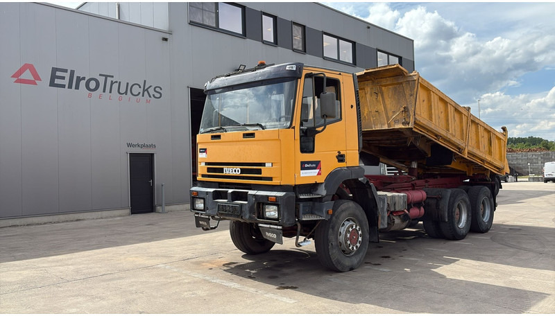Iveco Eurotrakker 260 E 34 (POMPE MANUELLE / 6X6 / LAMES / GRAND PONT / STEEL SUSP. / MANUAL PUMP) - Camión volquete: foto 1 Iveco Eurotrakker 260 E 34 (POMPE MANUELLE / 6X6 / LAMES / GRAND PONT / STEEL SUSP. / MANUAL PUMP) - Camión volquete: foto 1