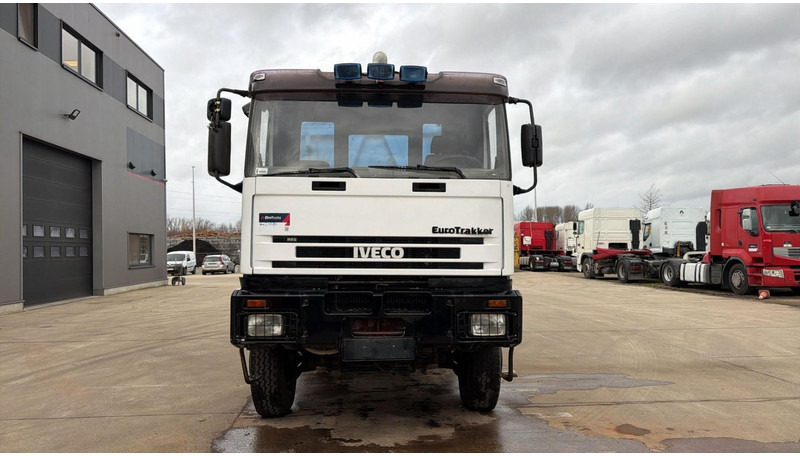 Iveco Eurotrakker 260 E 37 (6X6 / POMPE MANUELLE / MANUAL PUMP / BIG AXLE / LAMES / STEEL SUSP.) - Camión volquete: foto 3 Iveco Eurotrakker 260 E 37 (6X6 / POMPE MANUELLE / MANUAL PUMP / BIG AXLE / LAMES / STEEL SUSP.) - Camión volquete: foto 3