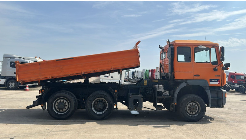 MAN 28.364 (4X4 + LIFT AXLE / 6 CYLINDERS / GOOD CONDITION / FRONT STEEL / MANUAL GEARBOX) - Camión volquete: foto 3 MAN 28.364 (4X4 + LIFT AXLE / 6 CYLINDERS / GOOD CONDITION / FRONT STEEL / MANUAL GEARBOX) - Camión volquete: foto 3