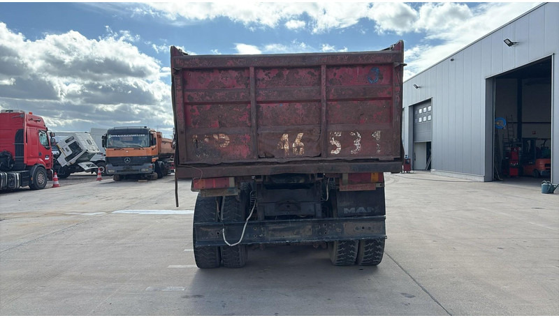MAN 35.372 (MANUAL PUMP / 6 CYLINDER / BIG AXLE / STEEL SUSP.) - Camión volquete: foto 5 MAN 35.372 (MANUAL PUMP / 6 CYLINDER / BIG AXLE / STEEL SUSP.) - Camión volquete: foto 5