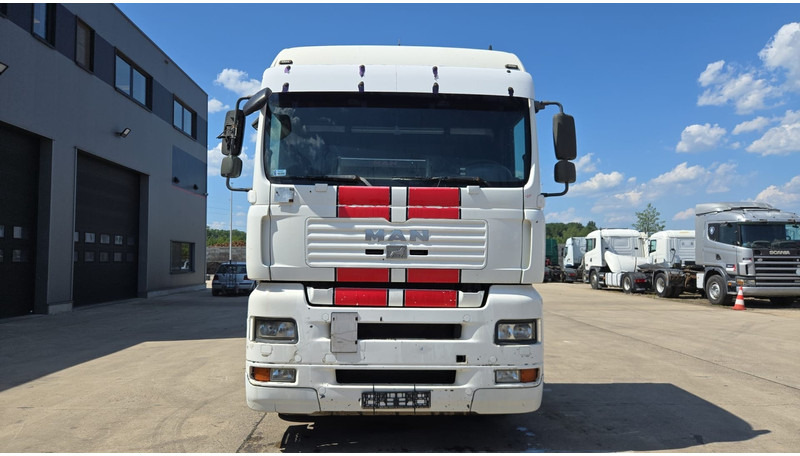MAN TGA 26.440 (MANUAL GEARBOX / FRONT STEEL / 6X2 / BOITE MANUELLE / DEVANT LAMES) - Camión chasis: foto 2 MAN TGA 26.440 (MANUAL GEARBOX / FRONT STEEL / 6X2 / BOITE MANUELLE / DEVANT LAMES) - Camión chasis: foto 2