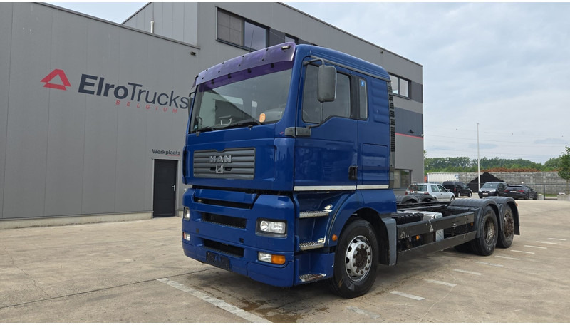 MAN TGA 26.460 (MANUAL PUMP / POMPE MANUELLE / MANUAL GEARBOX / BOITE MANUELLE / 6X2 / FRONT STEEL / DEVANT LAMES) - Camión chasis: foto 1 MAN TGA 26.460 (MANUAL PUMP / POMPE MANUELLE / MANUAL GEARBOX / BOITE MANUELLE / 6X2 / FRONT STEEL / DEVANT LAMES) - Camión chasis: foto 1