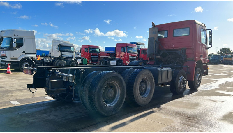 Mercedes-Benz Actros 3240 (GRAND PONT / LAMES / EPS / MP1 / 12 ROUES) - Camión chasis: foto 4 Mercedes-Benz Actros 3240 (GRAND PONT / LAMES / EPS / MP1 / 12 ROUES) - Camión chasis: foto 4