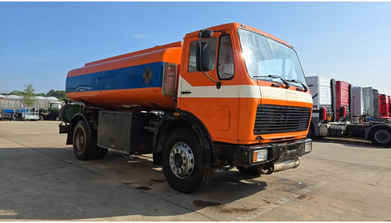 Mercedes-Benz SK 1619 (12.400L / GERMAN TRUCK / CAMION ALLEMAGNE / LAMES / GRAND PONT / V6) - Camión cisterna: foto 3 Mercedes-Benz SK 1619 (12.400L / GERMAN TRUCK / CAMION ALLEMAGNE / LAMES / GRAND PONT / V6) - Camión cisterna: foto 3