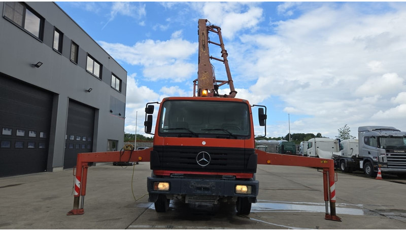 Mercedes-Benz SK 1824 (V6 / LAMES / GRAND PONT / PUTZMEISTER 24M/ JOYSTICK / RADIO) - Bomba de hormigón: foto 5 Mercedes-Benz SK 1824 (V6 / LAMES / GRAND PONT / PUTZMEISTER 24M/ JOYSTICK / RADIO) - Bomba de hormigón: foto 5