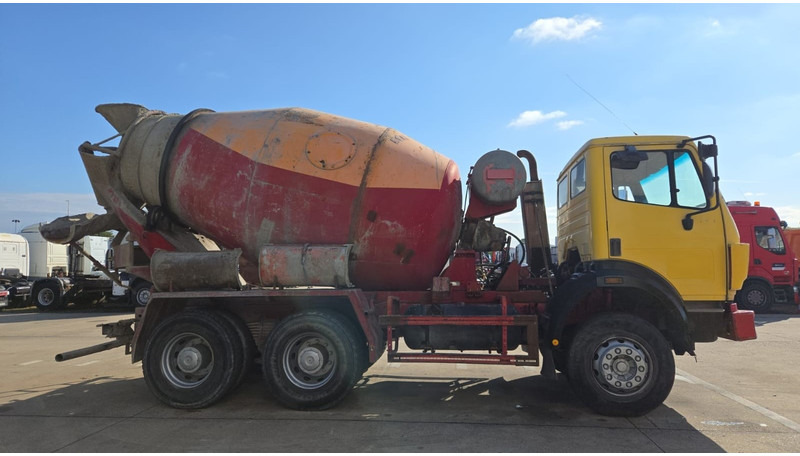 Mercedes-Benz SK 2527 (MALAXEUR / MIXER / POSSIBLE COMME CHASSIS / 6X4 / LAMES / GRAND PONT) - Camión hormigonera: foto 3 Mercedes-Benz SK 2527 (MALAXEUR / MIXER / POSSIBLE COMME CHASSIS / 6X4 / LAMES / GRAND PONT) - Camión hormigonera: foto 3