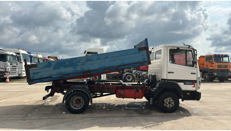 Mercedes-Benz SK 809 (POMPE MANUELLE / MANUAL PUMP / HELPER / AUXILAIRY / SPER / STEEL SUSP.) - Camión volquete: foto 3 Mercedes-Benz SK 809 (POMPE MANUELLE / MANUAL PUMP / HELPER / AUXILAIRY / SPER / STEEL SUSP.) - Camión volquete: foto 3