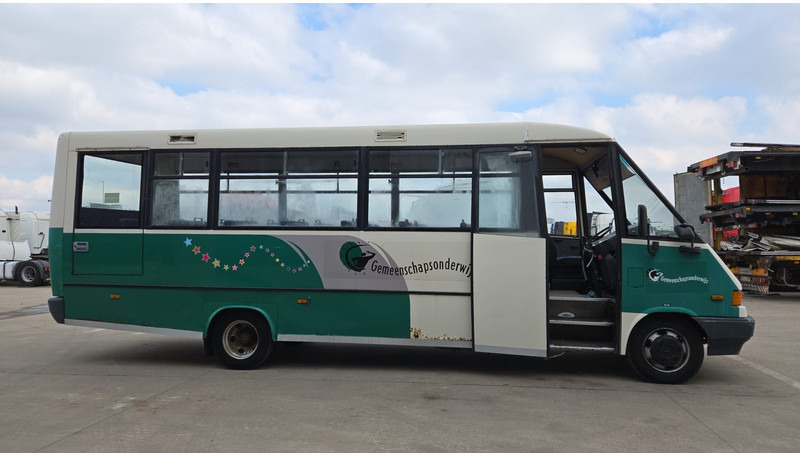 Mercedes-Benz Vario 614 (BELGIAN BUS / 34 SEATS / MANUAL PUMP / LAMES / STEEL SUSP.) - Autobús urbano: foto 4 Mercedes-Benz Vario 614 (BELGIAN BUS / 34 SEATS / MANUAL PUMP / LAMES / STEEL SUSP.) - Autobús urbano: foto 4