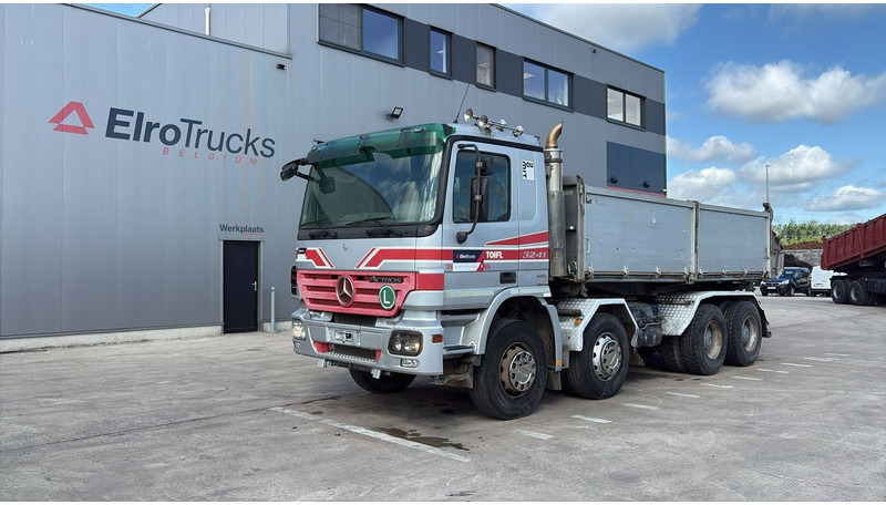Mercedes-Benz actros 3241 (8X4 / LAMES / GRAND PONT / GRAND BENNE / 3 PONTS / TRES BONNE ETAT) - Camión volquete: foto 1 Mercedes-Benz actros 3241 (8X4 / LAMES / GRAND PONT / GRAND BENNE / 3 PONTS / TRES BONNE ETAT) - Camión volquete: foto 1