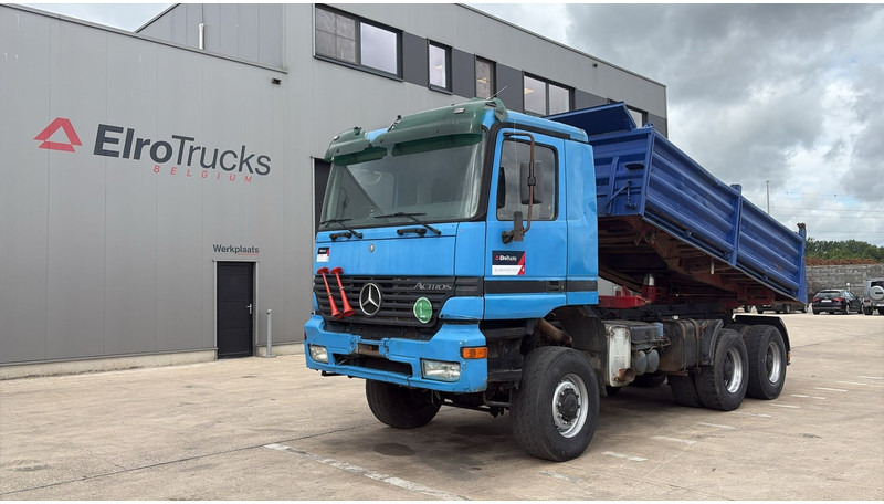 Camión volquete Mercedes-Benz actros 3340 (6X6 / BOITE MANUELLE /MANUAL GEARBOX / 3 PONTS / V6 / MP1): foto 1
