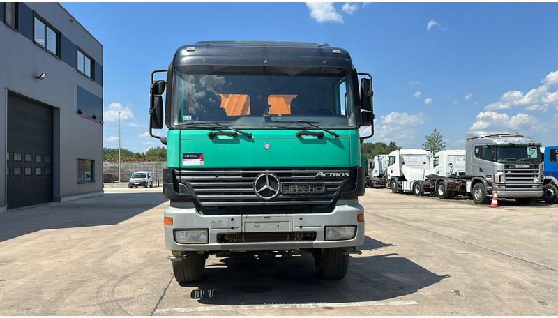 Mercedes-Benz actros 3340 (EPS / 6X6 / 3 PEDALES / LAMES / GRAND PONT / BIG AXLE / TRES PROPRE) - Camión volquete: foto 2 Mercedes-Benz actros 3340 (EPS / 6X6 / 3 PEDALES / LAMES / GRAND PONT / BIG AXLE / TRES PROPRE) - Camión volquete: foto 2