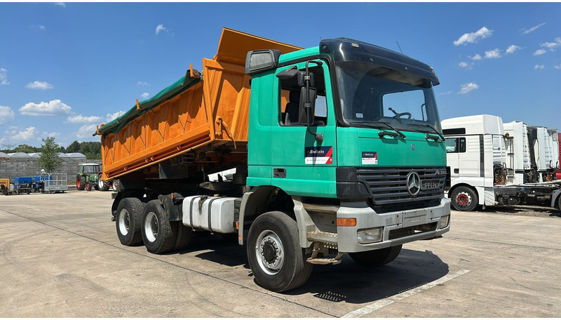 Mercedes-Benz actros 3340 (EPS / 6X6 / 3 PEDALES / LAMES / GRAND PONT / BIG AXLE / TRES PROPRE) - Camión volquete: foto 3 Mercedes-Benz actros 3340 (EPS / 6X6 / 3 PEDALES / LAMES / GRAND PONT / BIG AXLE / TRES PROPRE) - Camión volquete: foto 3