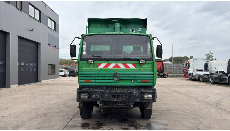 Renault G 300 MAXTER (GRAND PONT / POMPE MANUELLE / 6X4) - Camión volquete: foto 2 Renault G 300 MAXTER (GRAND PONT / POMPE MANUELLE / 6X4) - Camión volquete: foto 2