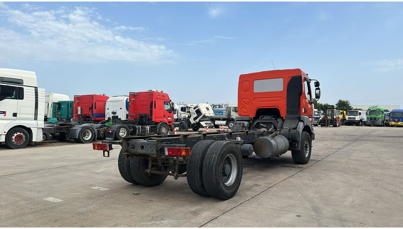 Renault Kerax 370 (GRAND PONT / LAMES / PROPRE / BOITE MANUELLE / STEEL SUSP.) - Camión chasis: foto 4 Renault Kerax 370 (GRAND PONT / LAMES / PROPRE / BOITE MANUELLE / STEEL SUSP.) - Camión chasis: foto 4