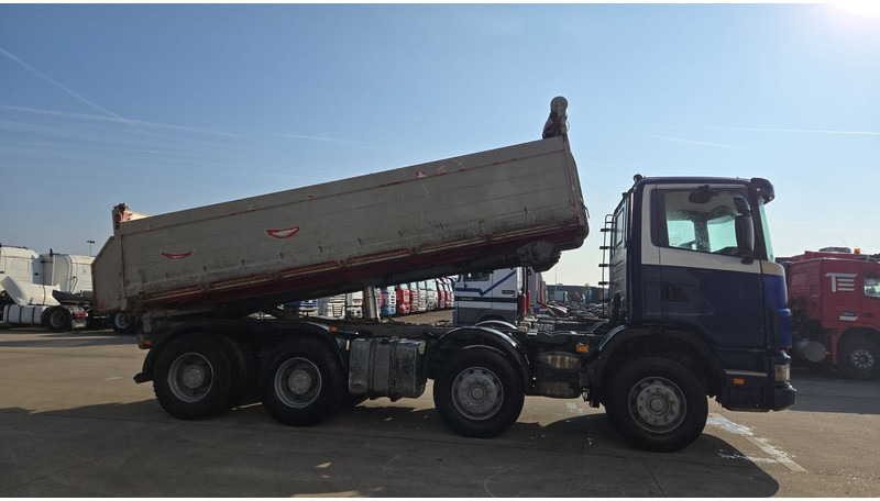 Scania 124-420 (BIG AXLE / GRAND PONT / LAMES / STEEL SUSP. / MANUAL GEARBOX / BOITE MANUELLE) - Camión volquete: foto 4 Scania 124-420 (BIG AXLE / GRAND PONT / LAMES / STEEL SUSP. / MANUAL GEARBOX / BOITE MANUELLE) - Camión volquete: foto 4