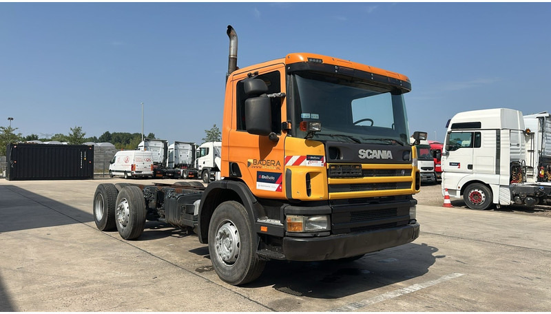 Scania 94 G (MANUAL PUMP / POMPE MANUELLE / BOITE MANUELLE / MANUAL GEARBOX) - Camión chasis: foto 2 Scania 94 G (MANUAL PUMP / POMPE MANUELLE / BOITE MANUELLE / MANUAL GEARBOX) - Camión chasis: foto 2