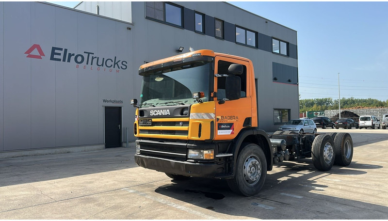 Scania 94 G (MANUAL PUMP / POMPE MANUELLE / BOITE MANUELLE / MANUAL GEARBOX) - Camión chasis: foto 1 Scania 94 G (MANUAL PUMP / POMPE MANUELLE / BOITE MANUELLE / MANUAL GEARBOX) - Camión chasis: foto 1