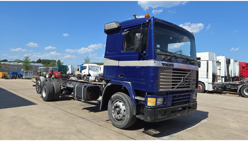 Volvo F 12 - 360 (FULL STEEL SUSPENSION / MANUAL PUMP / SUSP. LAMES / 6X2) - Camión chasis: foto 3 Volvo F 12 - 360 (FULL STEEL SUSPENSION / MANUAL PUMP / SUSP. LAMES / 6X2) - Camión chasis: foto 3