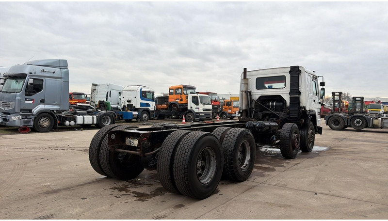 Volvo FL 10 - 320 (POMPE MANUELLE / MANUAL PUMP / LAMES / STEEL SUSP. / 8X4) - Camión chasis: foto 4 Volvo FL 10 - 320 (POMPE MANUELLE / MANUAL PUMP / LAMES / STEEL SUSP. / 8X4) - Camión chasis: foto 4