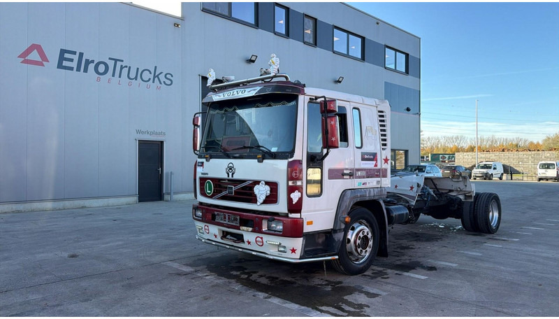 Volvo FL 6 - 220 (MANUAL GEARBOX / BOITE MANUELLE / 8 TONNES) - Camión chasis: foto 1 Volvo FL 6 - 220 (MANUAL GEARBOX / BOITE MANUELLE / 8 TONNES) - Camión chasis: foto 1