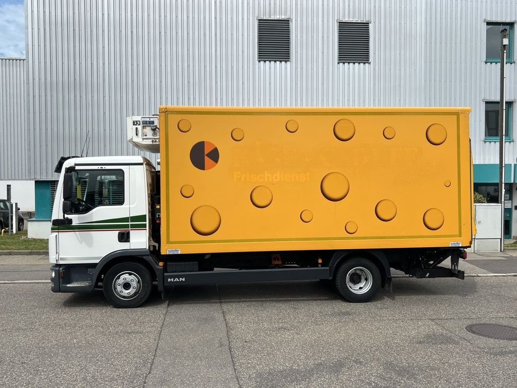 MAN TGL 8.220 Kühlkoffer 5,26m LBW Klima Luftgef. MAN TGL 8.220 Kühlkoffer 5,26m LBW Klima Luftgef. - Furgoneta frigorifica: foto 4 MAN TGL 8.220 Kühlkoffer 5,26m LBW Klima Luftgef. MAN TGL 8.220 Kühlkoffer 5,26m LBW Klima Luftgef. - Furgoneta frigorifica: foto 4