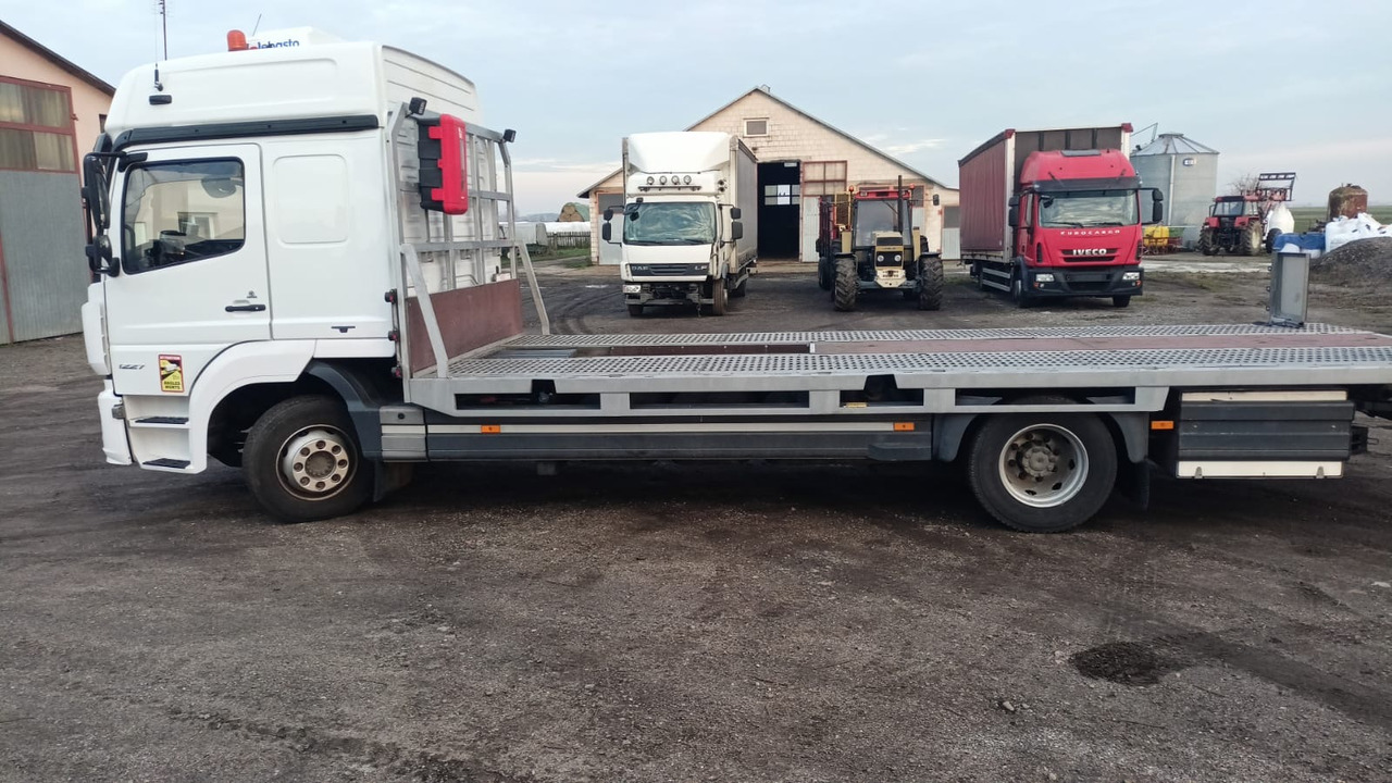 Mercedes-Benz Atego 1227 - Camión portavehículos: foto 4 Mercedes-Benz Atego 1227 - Camión portavehículos: foto 4