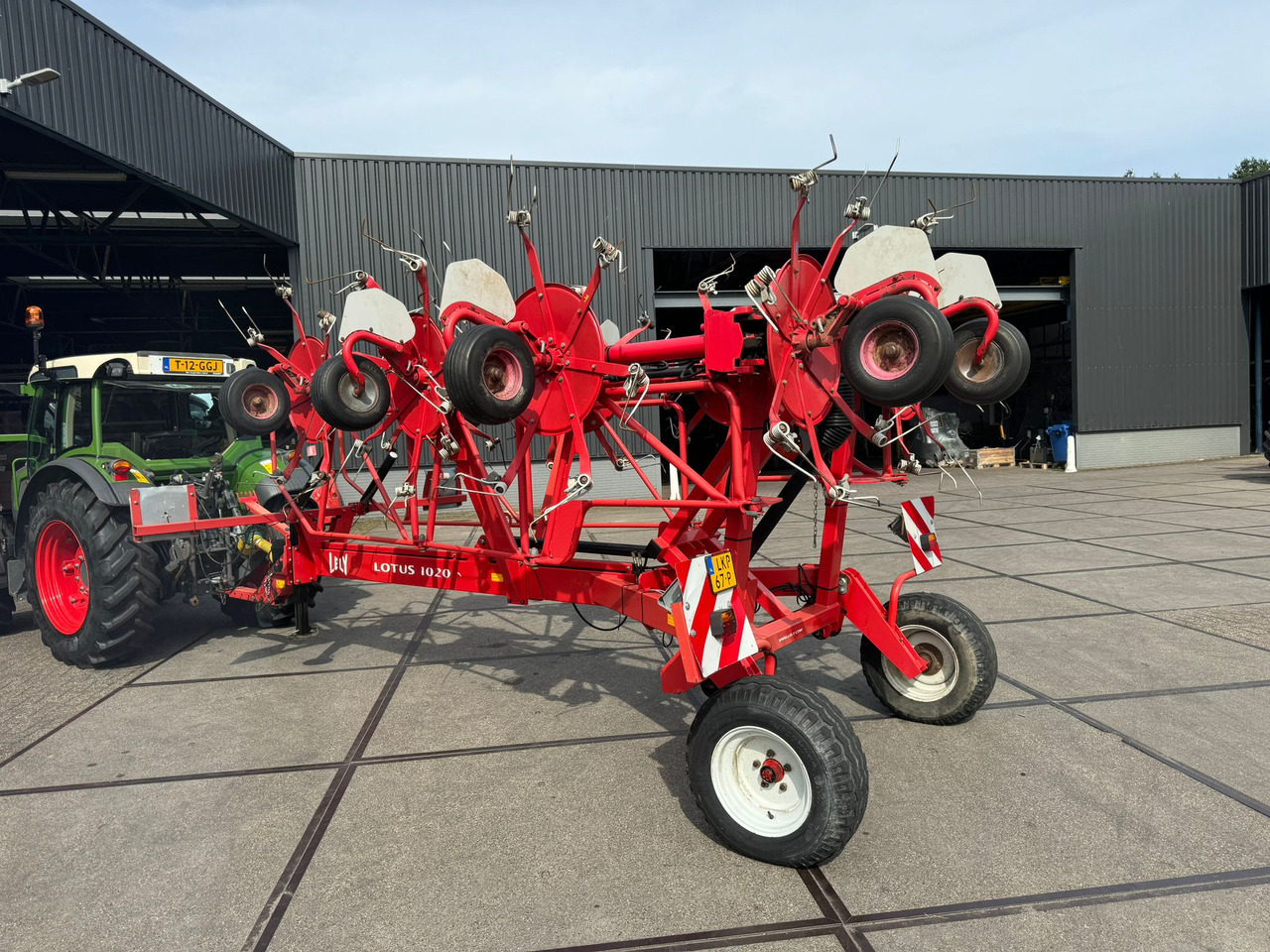 LELY Lotus 1020S - Grada: foto 1 LELY Lotus 1020S - Grada: foto 1
