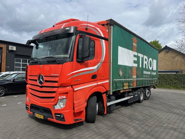 Mercedes Benz Actros 2642 6x2 Mega BDF met zeilbak - Camión lona: foto 1 Mercedes Benz Actros 2642 6x2 Mega BDF met zeilbak - Camión lona: foto 1