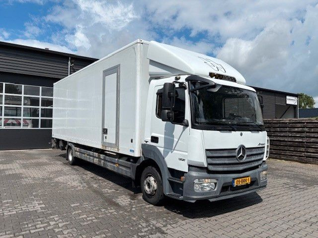 Mercedes-Benz Atego 1221 - Camión caja cerrada: foto 2 Mercedes-Benz Atego 1221 - Camión caja cerrada: foto 2