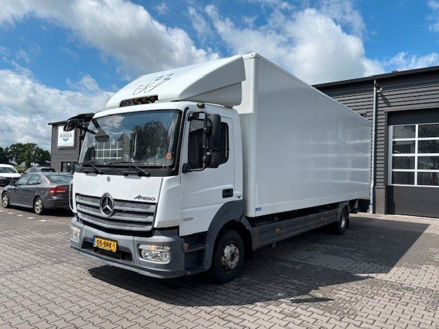 Mercedes-Benz Atego 1221 - Camión caja cerrada: foto 1 Mercedes-Benz Atego 1221 - Camión caja cerrada: foto 1