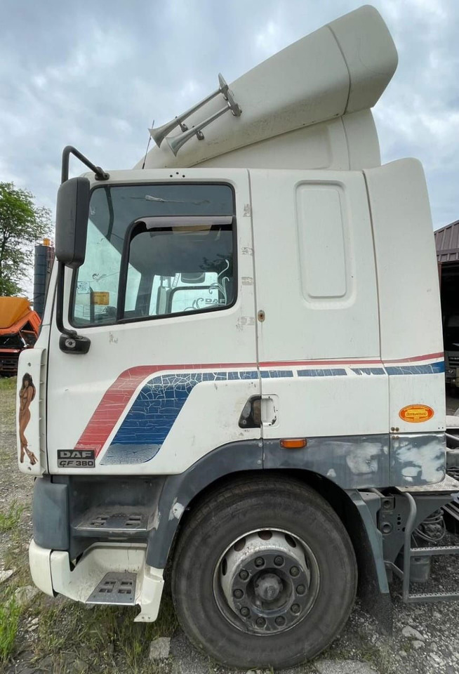 Cabeza tractora DAF CF 85: foto 8