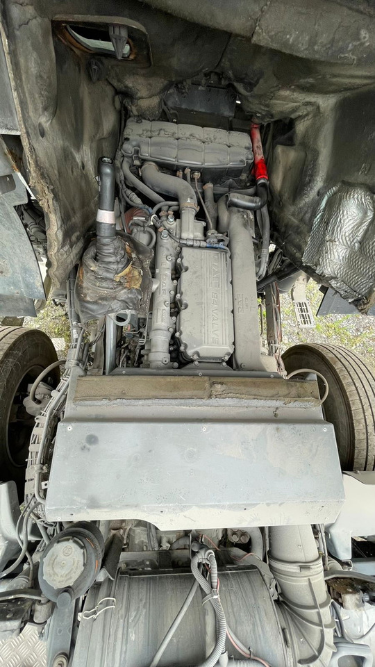 Cabeza tractora DAF CF 85: foto 12